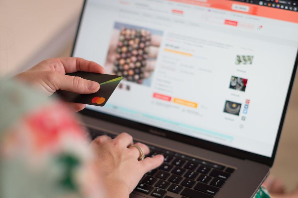 74.6% of Consumers Ask AI Before Buying: Is Your Brand Mentioned?
