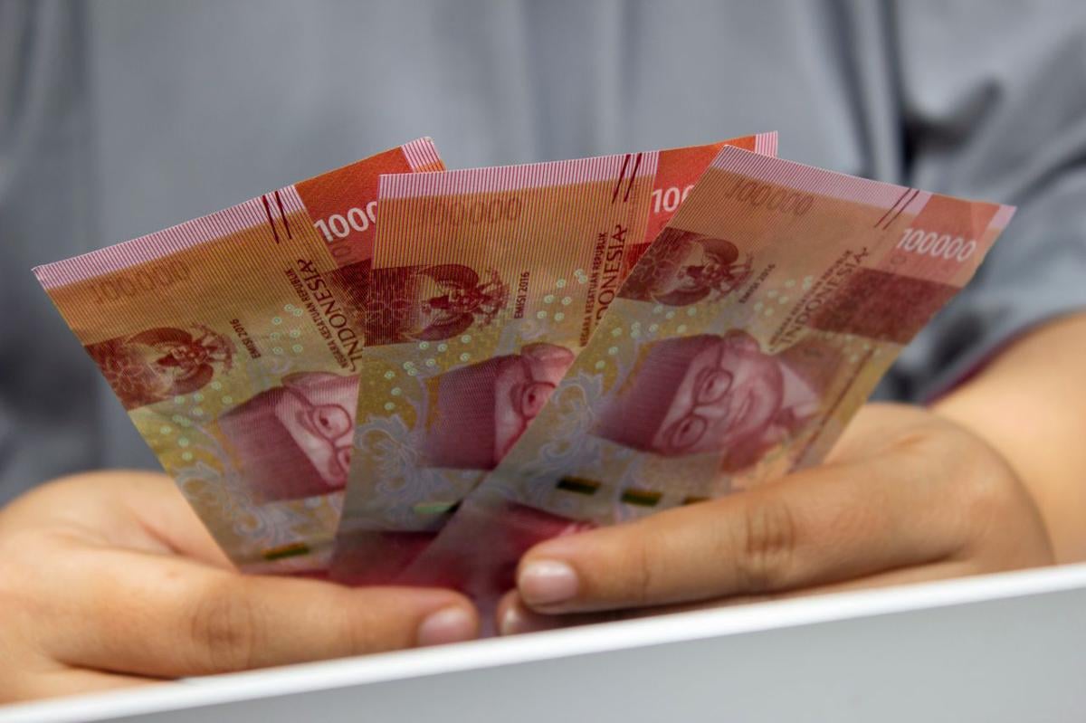 Rupiah Weakens, Import Prices Rise: Will Young Consumers Go Local?
